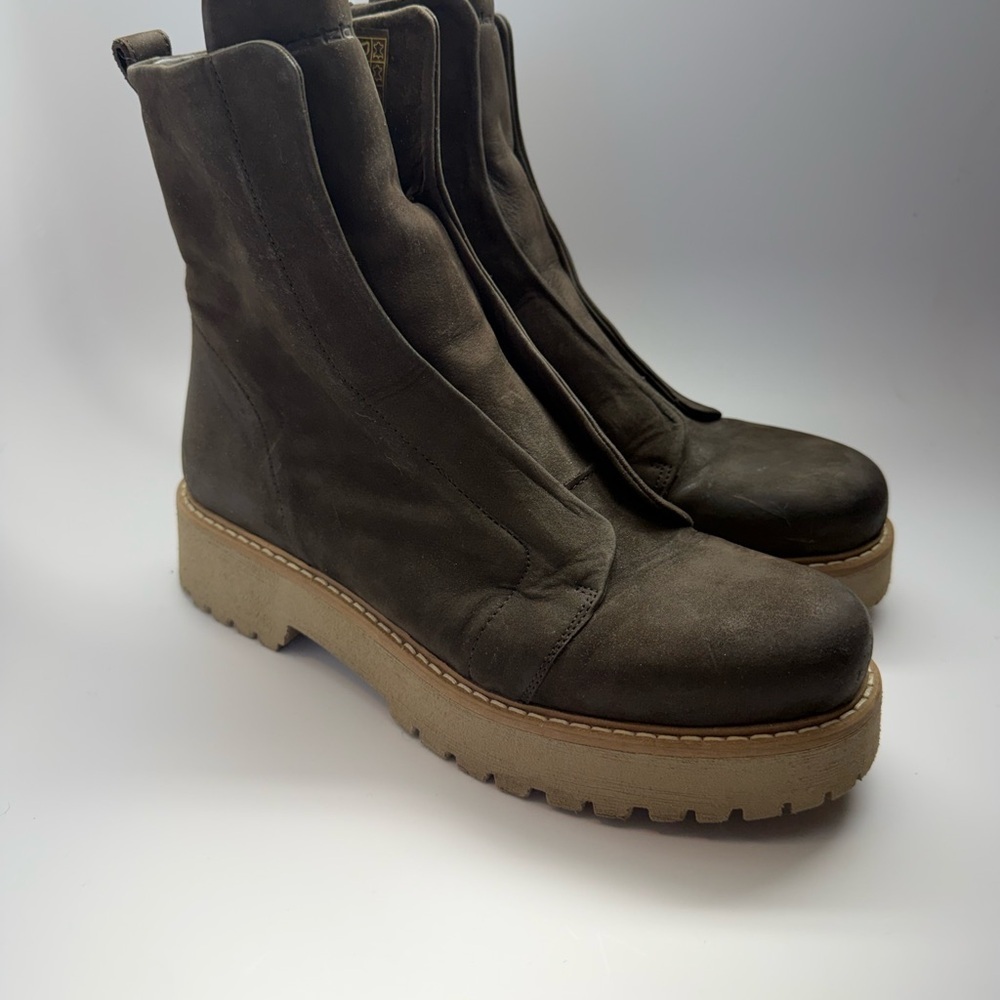 Patrizia Bonfanti Italain Made Leather Platform Lug Sole Boots.Comfortable Size9